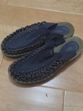 Keen Men's Navy and Olive Rope Slide Sandals